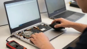 Laptop wyłącza się przy obciążeniu – temperatura czy zasilanie