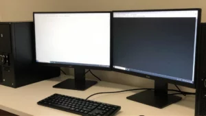 Windows nie widzi drugiego monitora – co sprawdzić