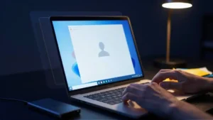 Laptop, profil użytkownika i zewnętrzny dysk do odzyskania plików